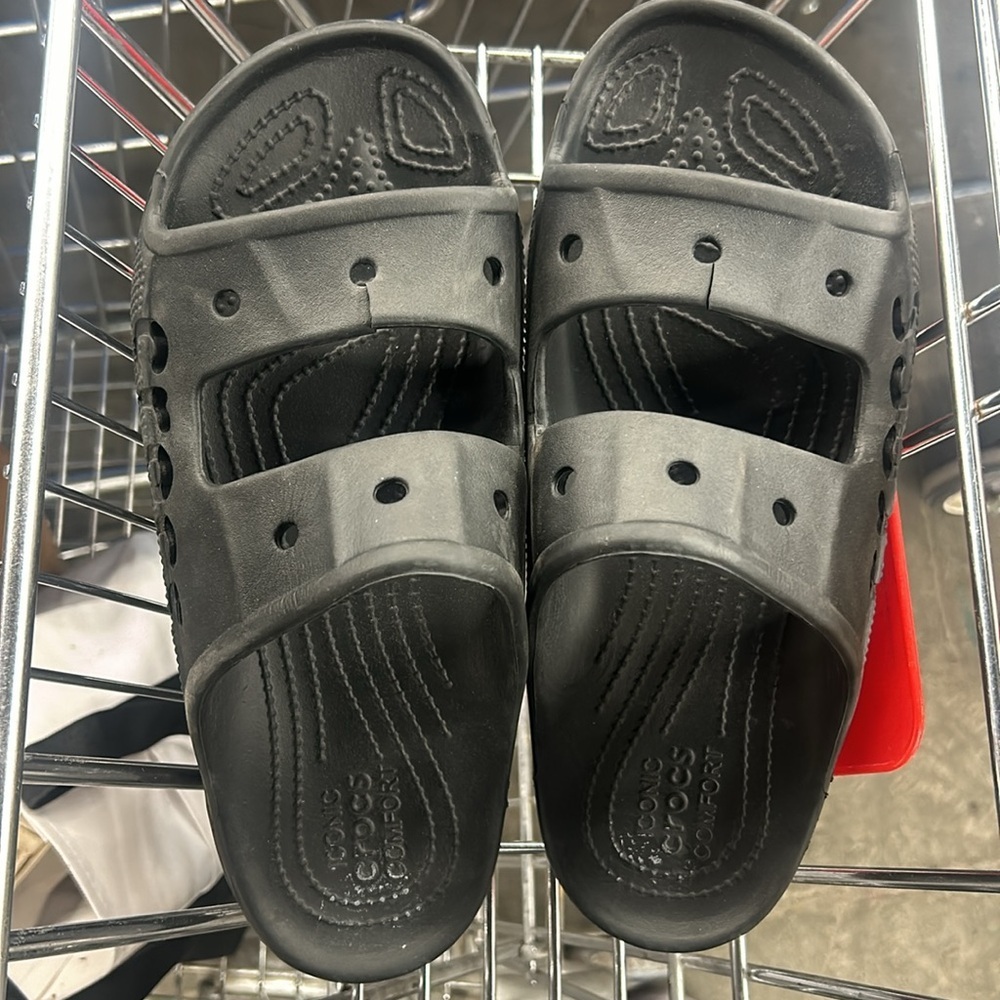 CROCS Classic Cozzzy Sandal size 10us men - Picture 2 of 4